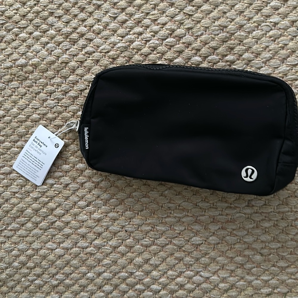 BRAND NEW lululemon belt bag